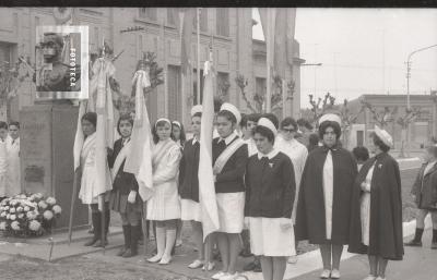 Abanderados y escoltas en el acto del 25 de mayo