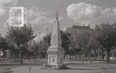 Réplica de la pirámide de mayo en la Plaza Eduardo Costa