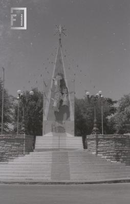 Pesebre realizado por el Prof. Russell en la escalinata de la Plaza Eduardo Costa