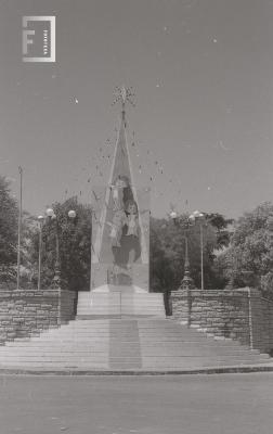 Pesebre realizado por el Prof. Russell en la escalinata de la Plaza Eduardo Costa