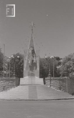 Pesebre realizado por el Prof. Russell en la escalinata de la Plaza Eduardo Costa