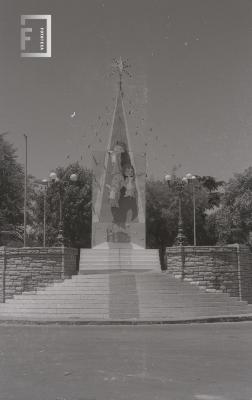 Pesebre realizado por el Prof. Russell en la escalinata de la Plaza Eduardo Costa