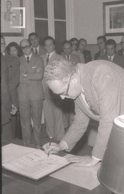 Acto y firmas por la inauguración de las cloacas