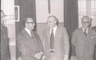 Intendente Dellepiane en su despacho en acto por la inauguración de las cloacas