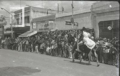 Desfile en la Av. Rivadavia