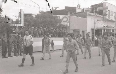 Desfile Cívico Militar en la Avda. Rivadavia