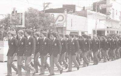 Desfile Cívico Militar en la Avda. Rivadavia