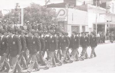 Desfile Cívico Militar en la Avda. Rivadavia