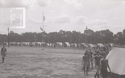 Niños Boy Scouts de campamento