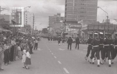 Desfile en el aniversario de Campana