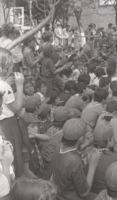 Niños Boy Scouts de campamento