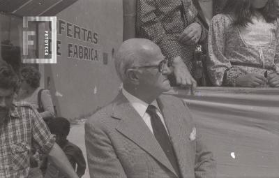 El Profesor Raúl Russell en el desfile en el aniversario de Campana