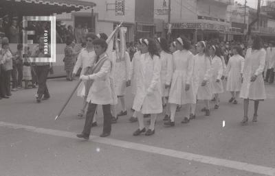 Desfile en el aniversario de Campana