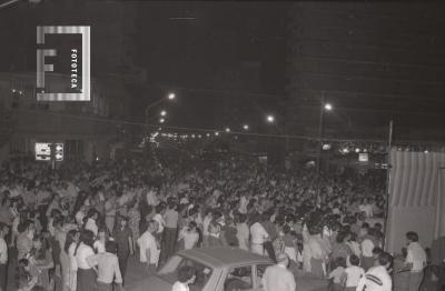 Folklore en la escalinata de la Plaza Eduardo Costa