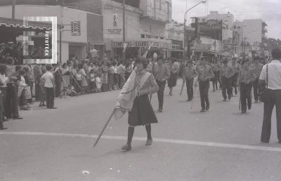 Desfile en el aniversario de Campana