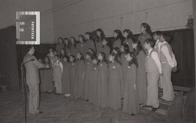 Presentación del coro juvenil en la Escuela Normal