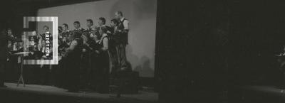 Coro en el Teatro Municipal Pedro Barbero