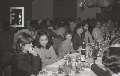 Cena de personal municipal en el día de la primavera