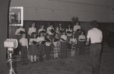 Presentación del coro juvenil en la Escuela Normal