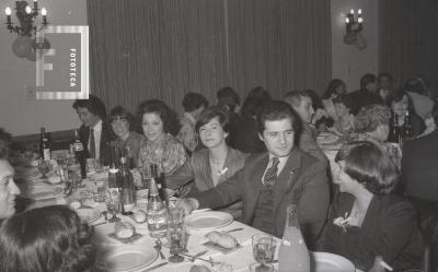 Cena de personal municipal en el día de la primavera