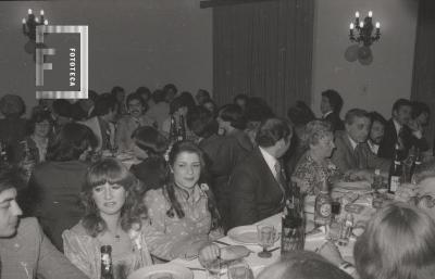 Cena de personal municipal en el día de la primavera