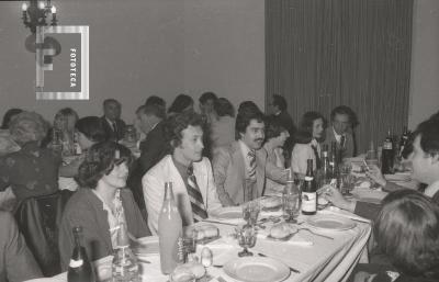 Cena de personal municipal en el día de la primavera