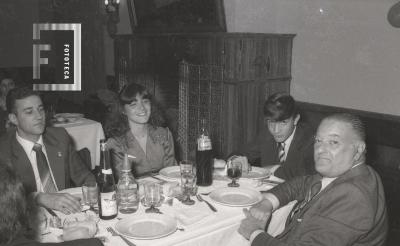 Cena de personal municipal en el día de la primavera