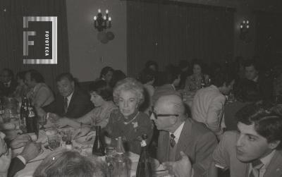 Cena de personal municipal en el día de la primavera