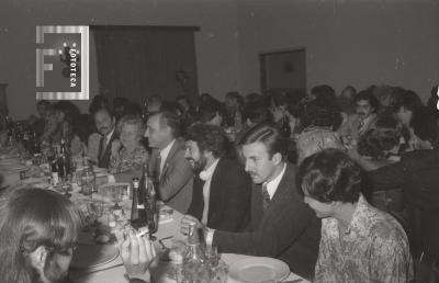 Cena de personal municipal en el día de la primavera