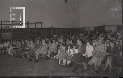 Presentación del coro juvenil en la Escuela Normal