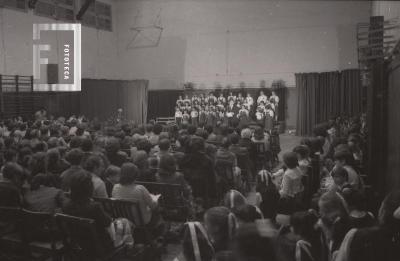 Presentación del coro juvenil en la Escuela Normal