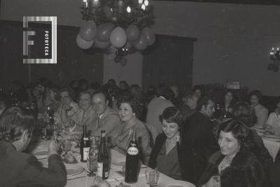 Cena de personal municipal en el día de la primavera