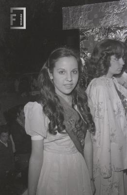 Participante del concurso para la elección de la Reina de la primavera 1980