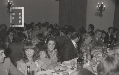 Cena de personal municipal en el día de la primavera
