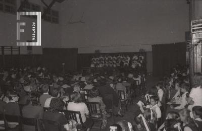 Presentación del coro juvenil en la Escuela Normal