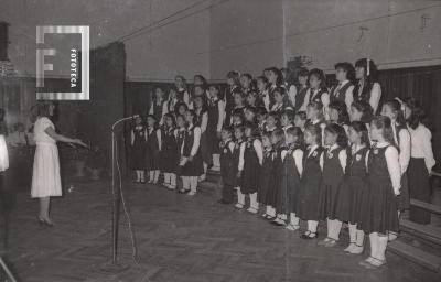 Presentación del coro juvenil en la Escuela Normal