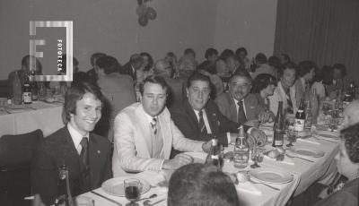 Cena de personal municipal en el día de la primavera