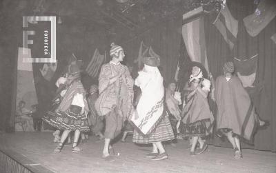 Danzas en el Teatro Pedro Barbero