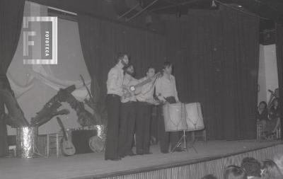 Espectáculo folklórico por el Día de la Revolución de mayo
