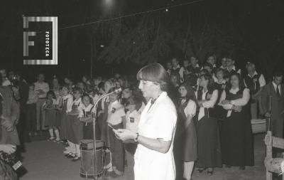 Padre Angel Fabri en la inauguración del pesebre