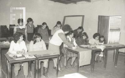 Mujeres en el taller de corte y confección