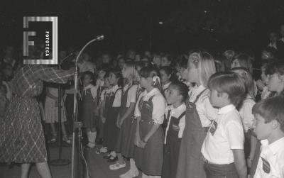 Padre Angel Fabri en la inauguración del pesebre
