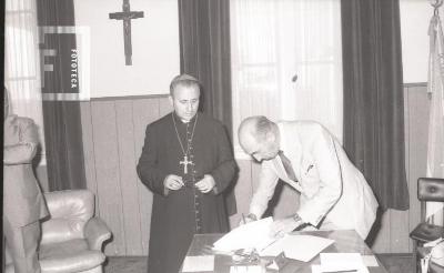 Entrega de terrenos a la Iglesia