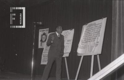 Charla de Defensa Civil en el Teatro Pedro Barbero