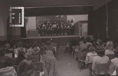 Actuación de Coro de niños