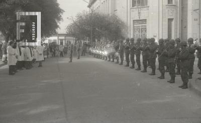 Banda militar frente al Palacio Municipal