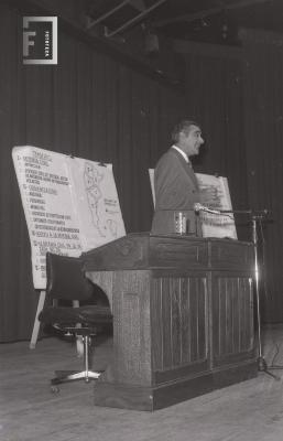 Charla de Defensa Civil en el Teatro Pedro Barbero