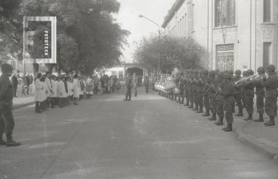 Banda militar frente al Palacio Municipal