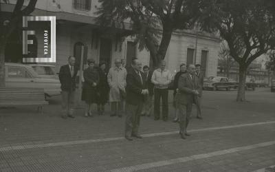 Ofrenda floral en el busto de Luis Costa por el aniversario de la Ciudad de Campana