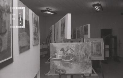 Exposición de manualidades y pinturas en Salón Ronald Nash